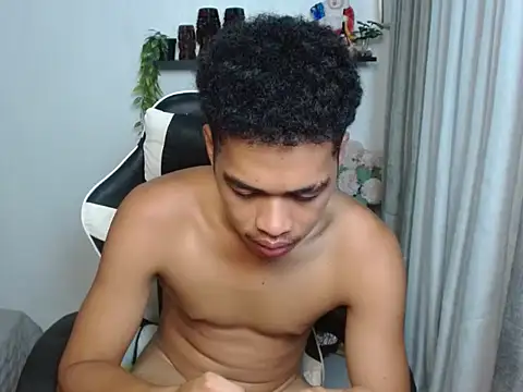curlyasian_njxx webcam