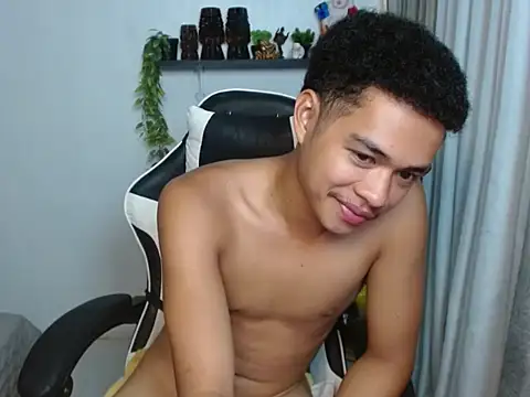 curlyasian_njxx live cam on StripChat