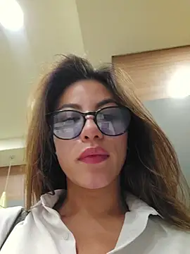 Karen_San_Miguel live cam on StripChat