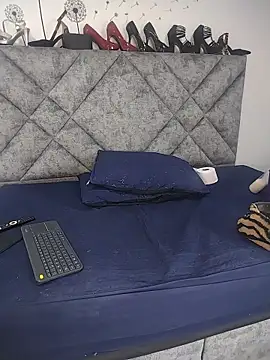 Shantey_Laurent live cam on StripChat