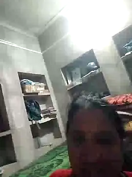 Loomaraj live cam on StripChat