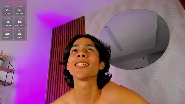Cheys_Mast live cam on StripChat