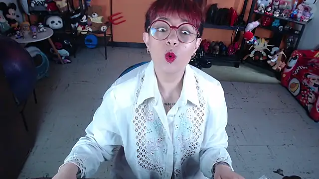 MissMiia2 live cam on StripChat