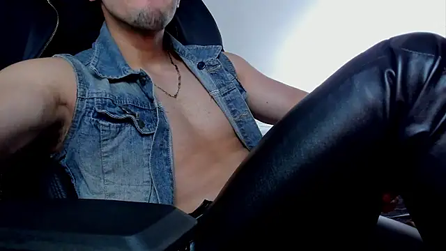 Tommy_Bred live cam on StripChat