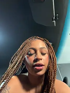 Nikki_Rousmel webcam