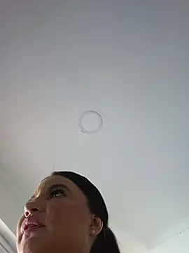 Pretty_Julieta webcam