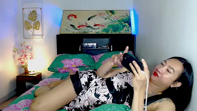 LovelyQueen69 webcam