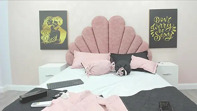 MiaBrown01 webcam