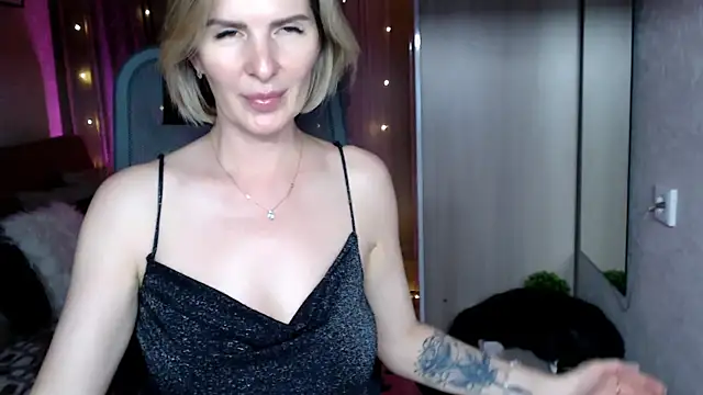 sensualemilia (F mature) - ❤️tease without panties❤️
