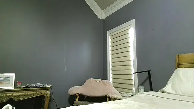 Lisaisluscious live cam on StripChat