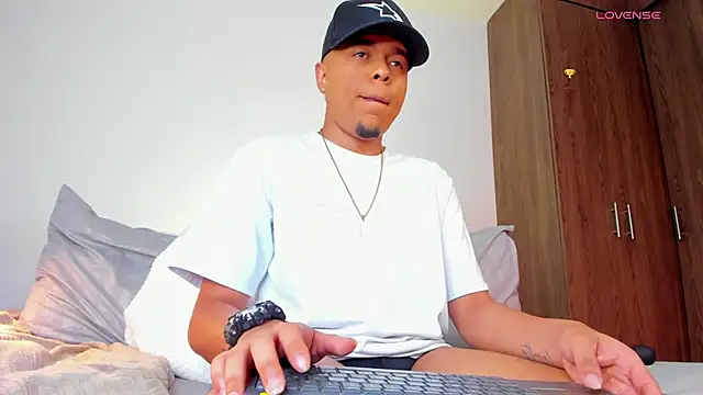 Emanuel_333 webcam