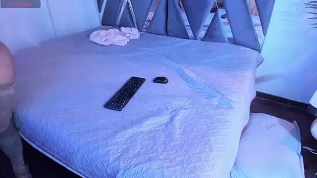 moonsweet1 live cam on StripChat