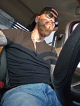 Beardedtattood live cam on StripChat