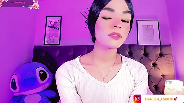 Amira_Ember webcam