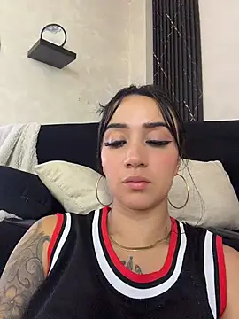 EmmyEvans1 live cam on StripChat