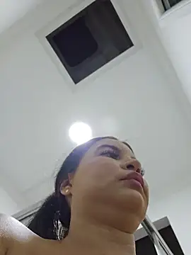Pretty_Julieta live cam on StripChat