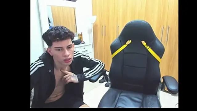 Pride_couple live cam on StripChat