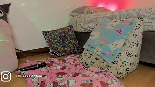princessluna_19 webcam