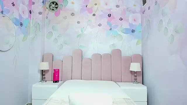 Miabloom19_ webcam