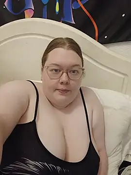 Sexycurvyemilyy webcam