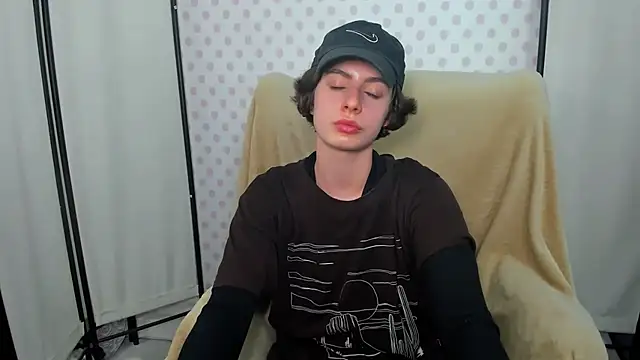 CarliFantasy25 webcam