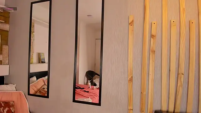 NaughtyMorenna webcam