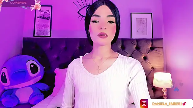 Amira_Ember webcam