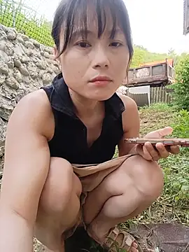 Linda-yiyi live cam on StripChat