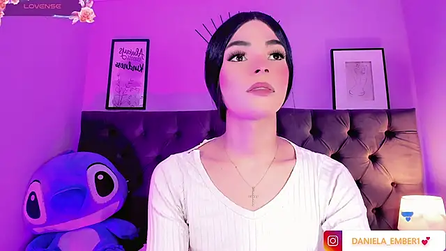 Amira_Ember live cam on StripChat