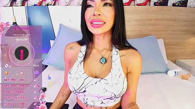 veronikali live cam on StripChat