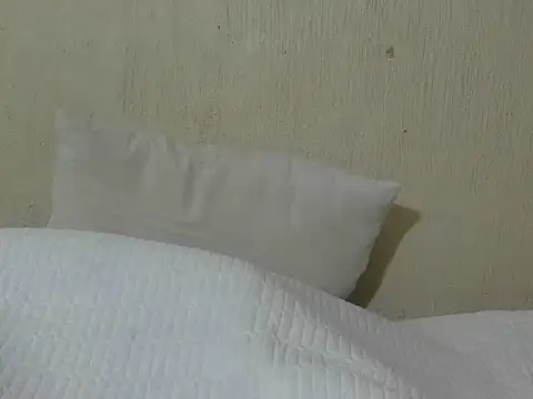 YellowPeaches webcam