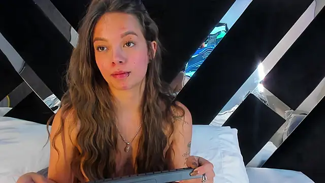 AmmyJones_ live cam on StripChat