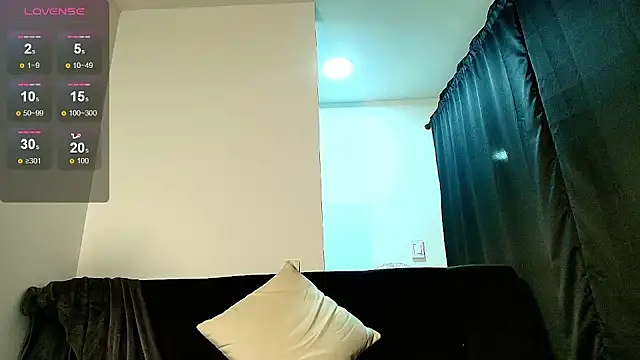 Lucio__Fox live cam on StripChat