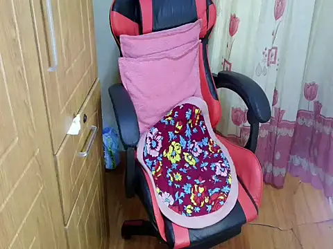 Naughtygiean webcam