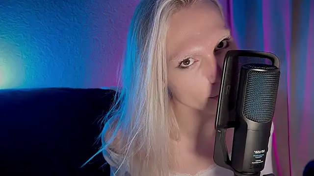 sindLy live cam on StripChat