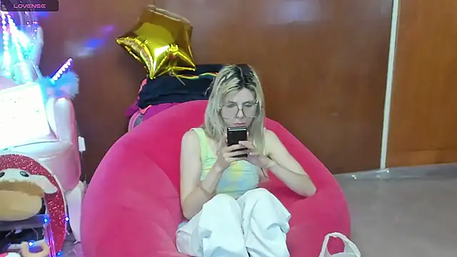 Skinygirl webcam