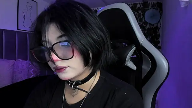 Kitty_Gang live cam on StripChat
