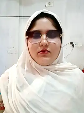 Nusrat-N live cam on StripChat