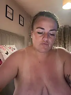 Bustygem_ live cam on StripChat