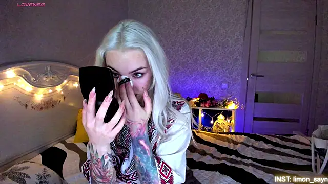 LillyMoure_ webcam