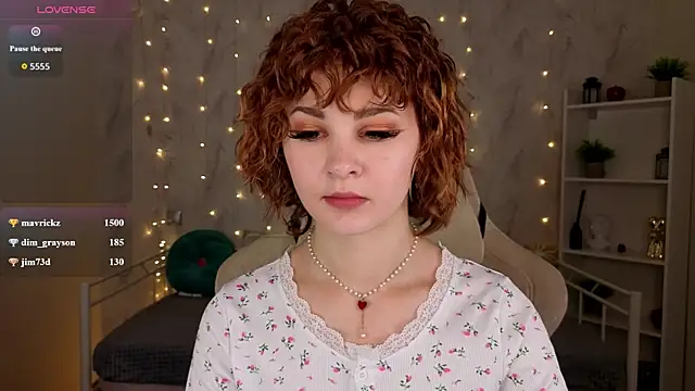 Kira__Fluffy live cam on StripChat