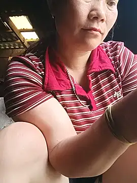 Lindxx-hott live cam on StripChat