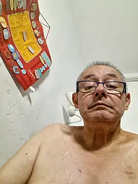 marlon92700 (M grandpa) - DILDO DANS LE CUL ET DEUX AUTRES À SUCER
