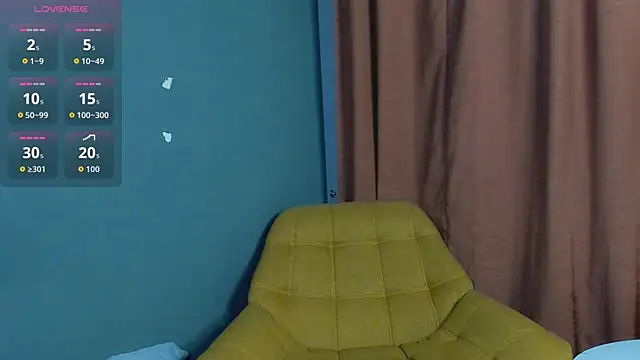 LeyaBloom webcam