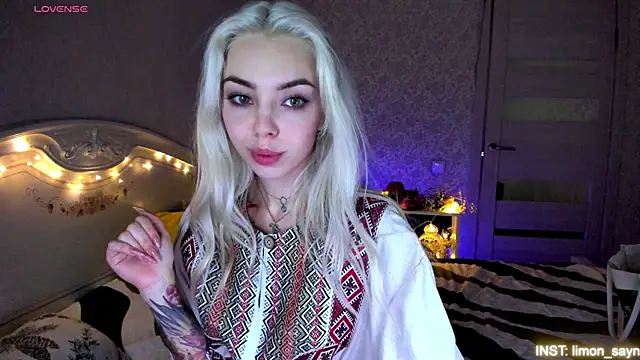 LillyMoure_ webcam