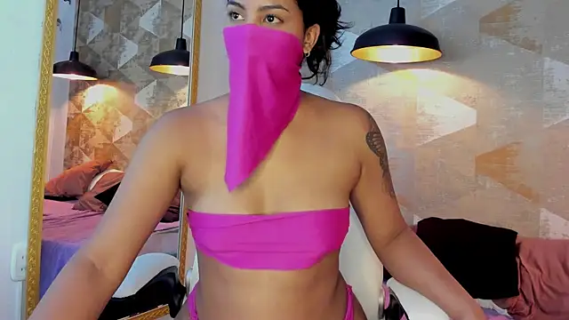 LalilaBrunettee live cam on StripChat