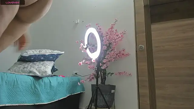 Emyiii live cam on StripChat
