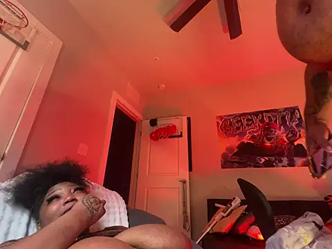 4EVAGLACIERS live cam on StripChat