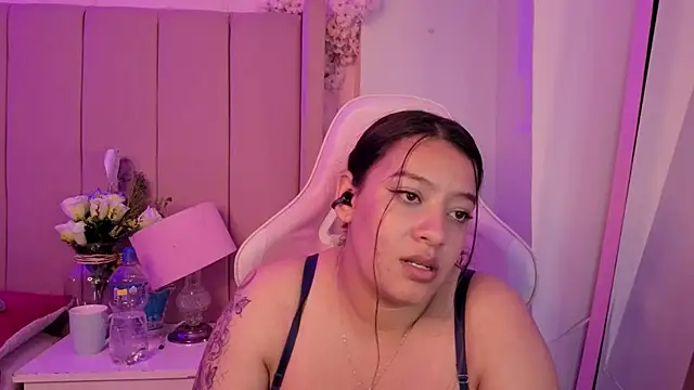 MollyBigBoobs12 webcam