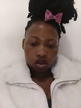 Sweethoneypot25 live cam on StripChat